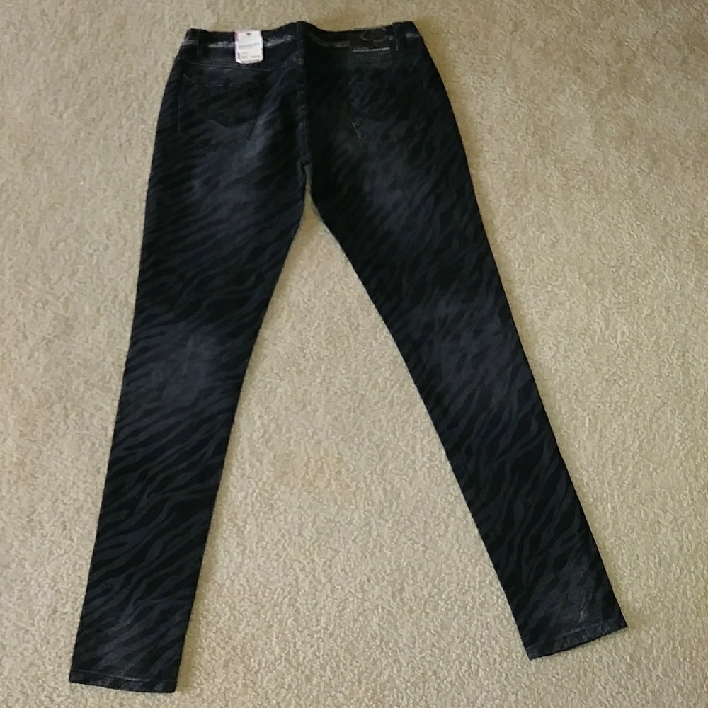 NWT Sexy & Soft Azzure Foxy Zebra Black Jean